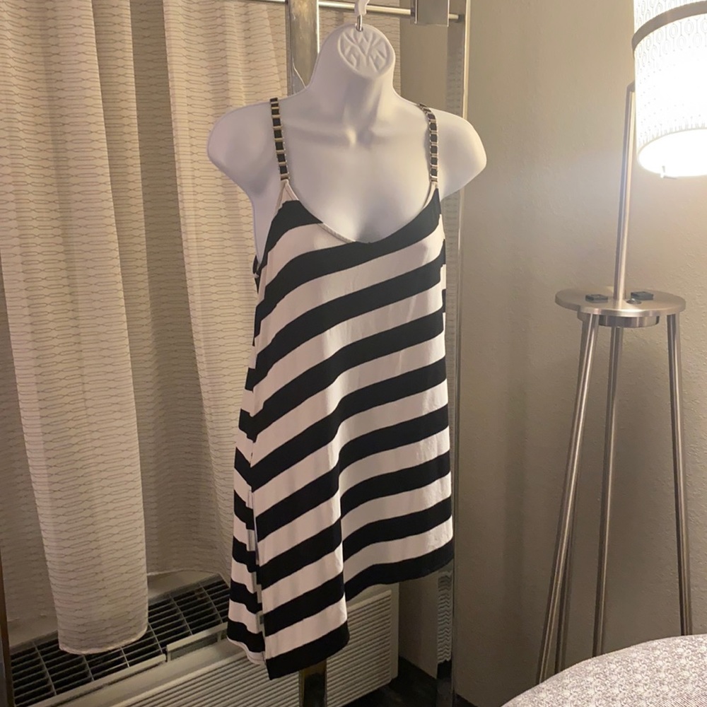 Sleeveless top w/ chain detail straps